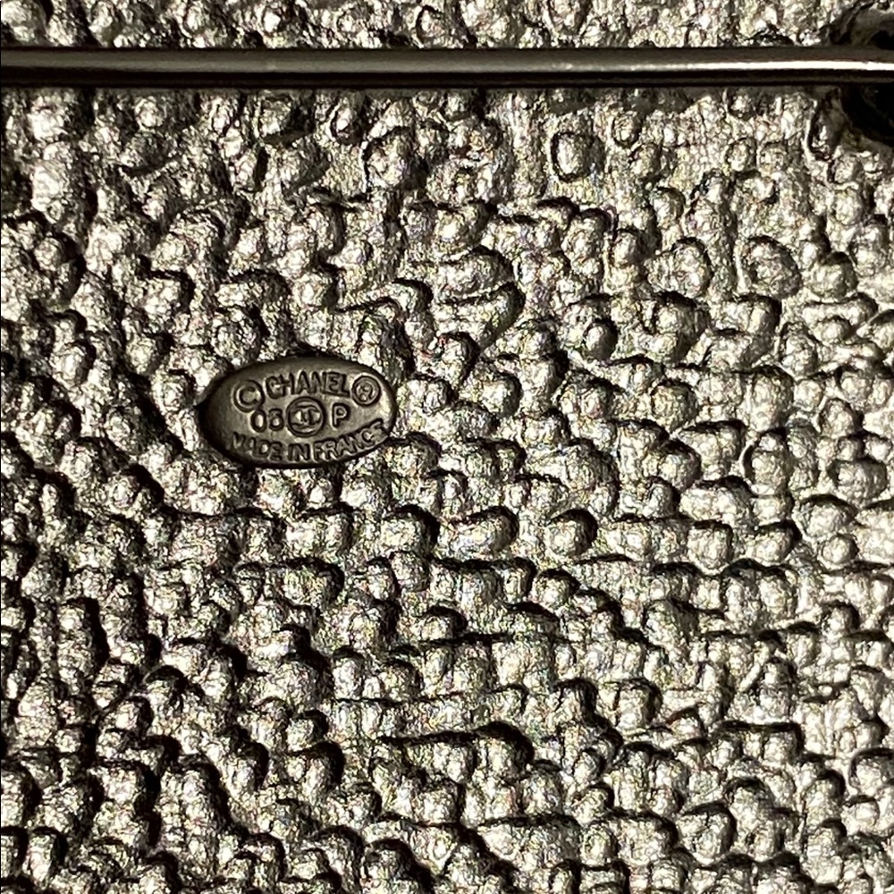 Authentic Chanel brooch - Picture 6 of 7